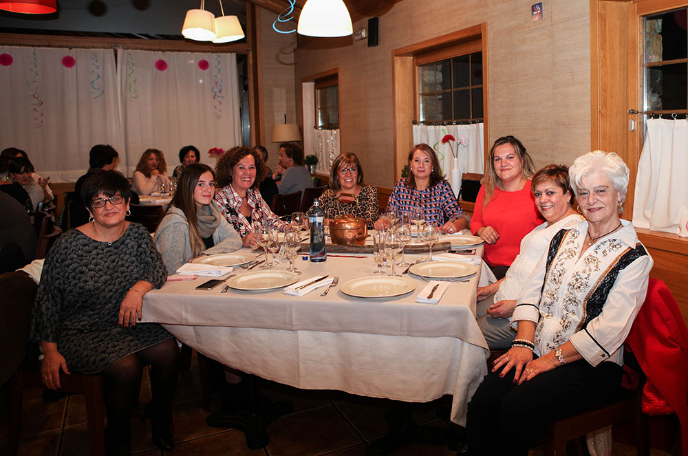 Sopar de dones a Santa Coloma