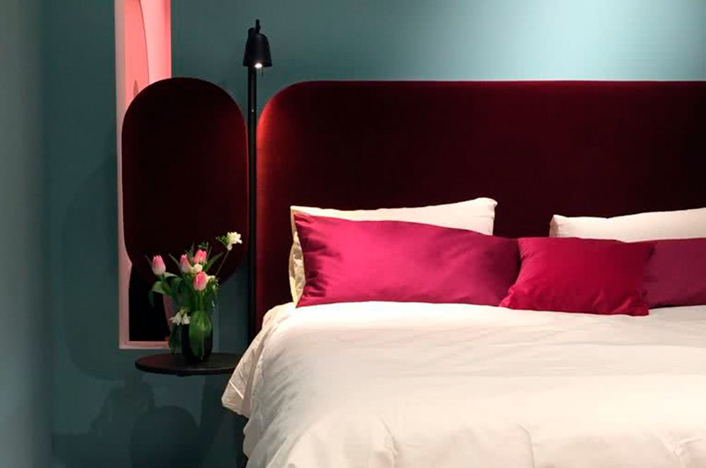 Habitació amb tons vermell