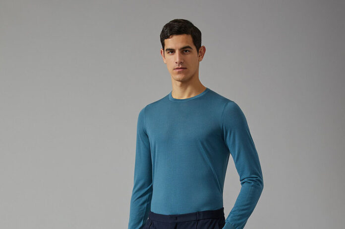Look armani amb tons blaus