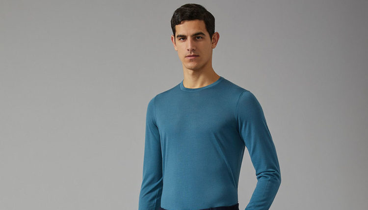 Look armani amb tons blaus