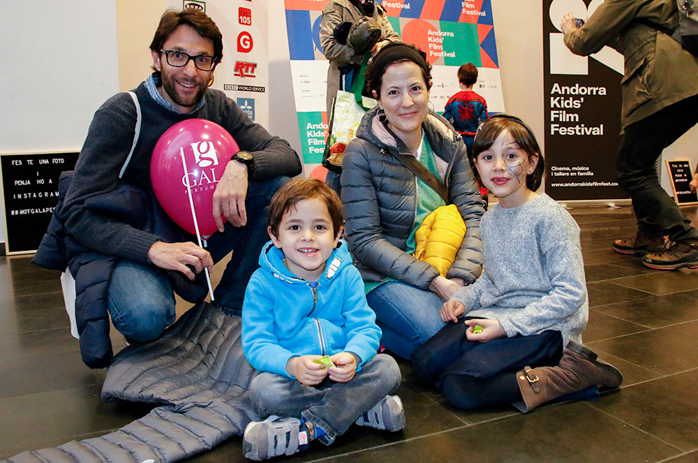 Família gaudint de l'Andorra Kids Film Festival