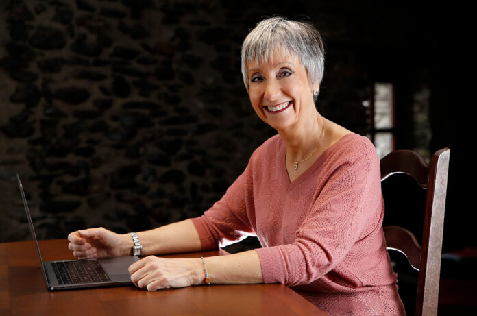Bibiana Rossa amb un ordinador portàtil