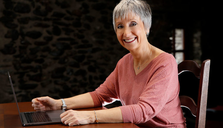 Bibiana Rossa amb un ordinador portàtil