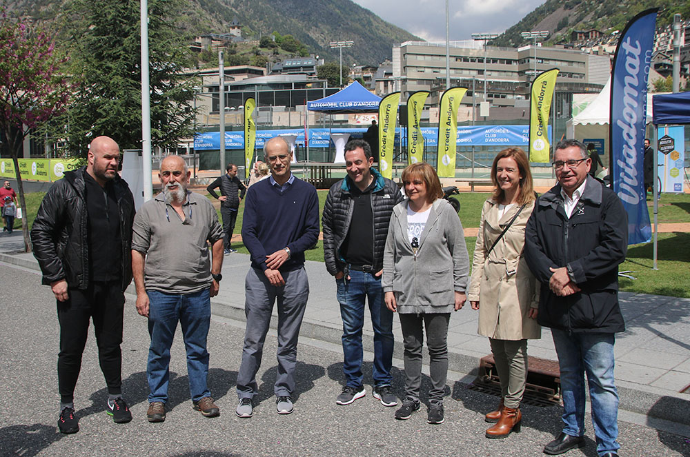 Autoritats nacionals i d'Escaldes-Engordany a la Fira de Mobilitat elèctrica