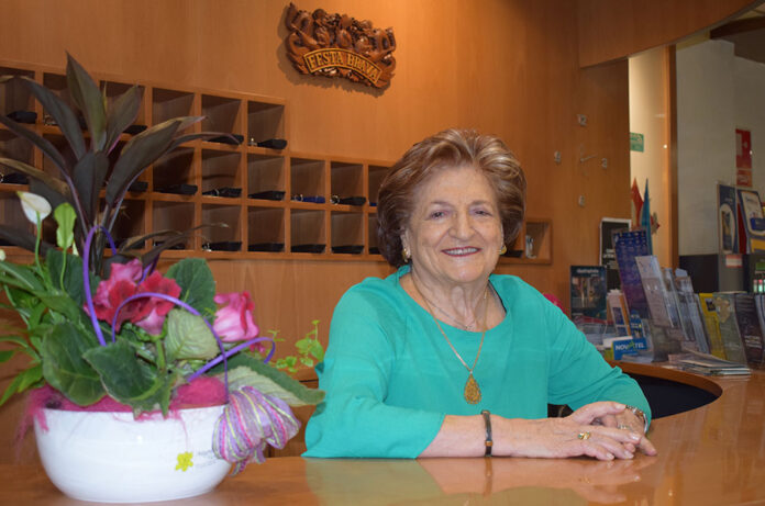 Remei Calvet a la recepció de l'hotel Festa Brava