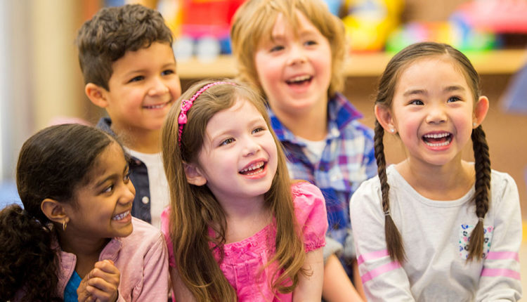 nens festa solidària