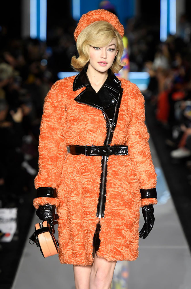 Gigi Hadid a desfilada Moschino