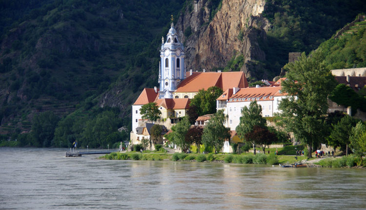 Casa a prop del Danubi