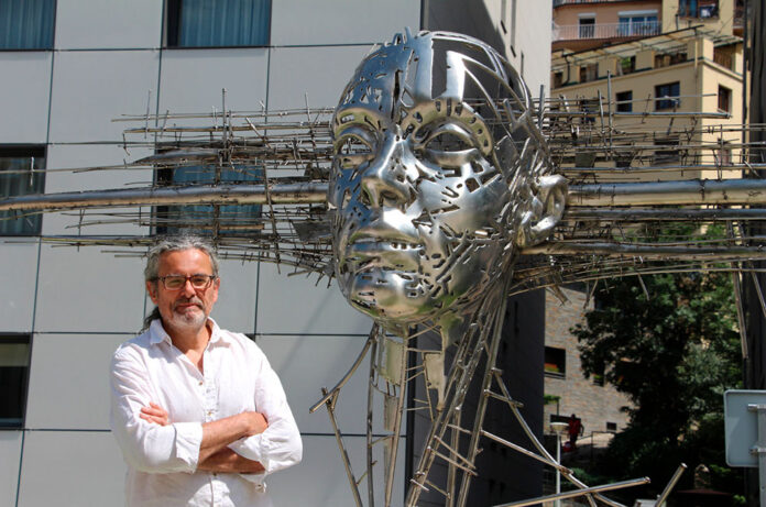 Jordi Díez Fernández amb les seves escultures