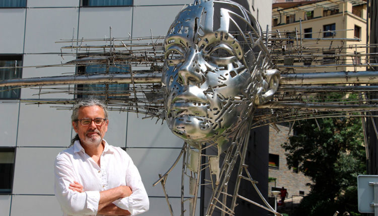 Jordi Díez Fernández amb les seves escultures