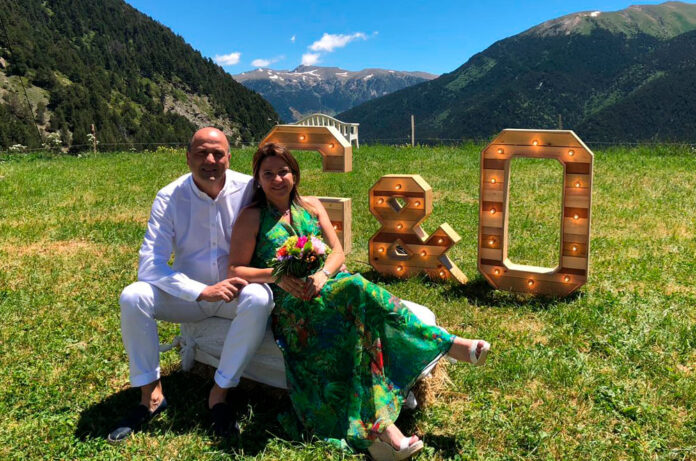 Gemma i Òscar celebrant el seu aniversari
