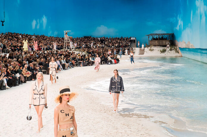 Desfilada de Chanel a la platja