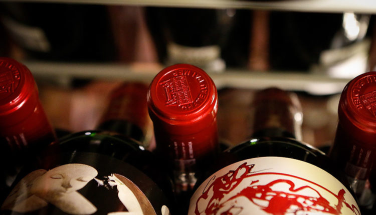 Ampolles de vi a The Cellar Door