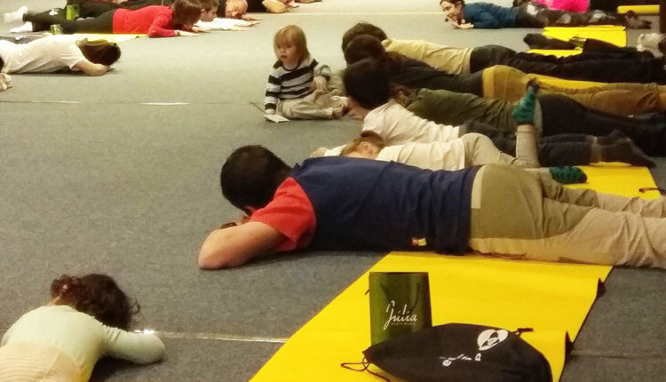 1812YogaKidsSolidari05