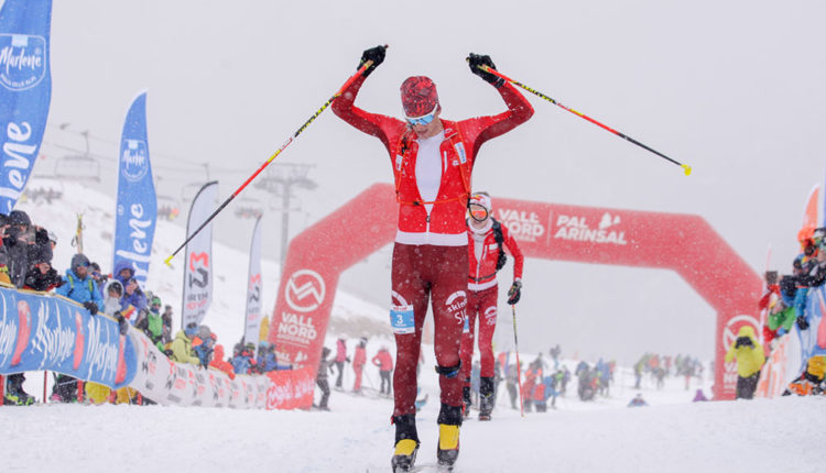 Werner Marti travessant la línia de meta