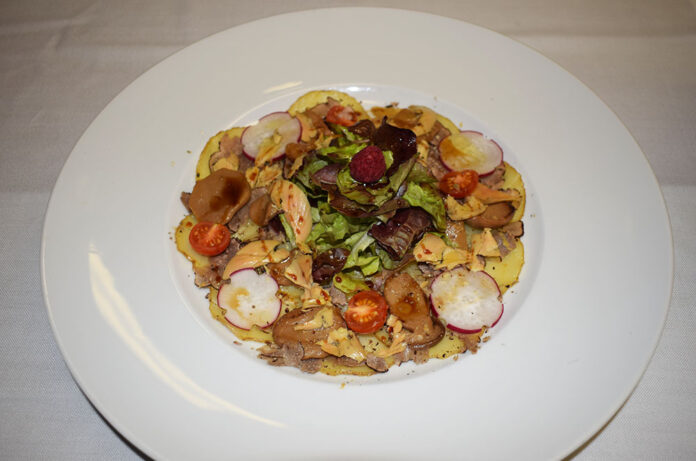 Plat de patates amb ceps, foie i tòfona