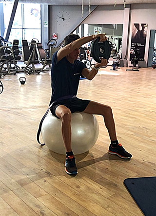 Pilot Jordi Pons entrenant al Gimnàs