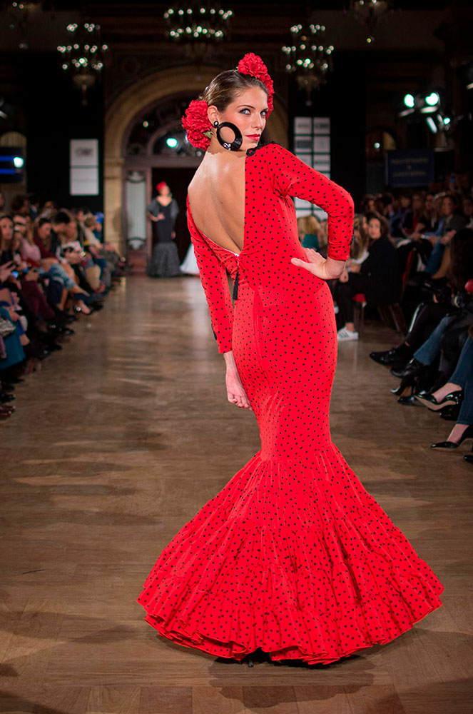 Model amb vestit vermell a We Love Flamenco 2019