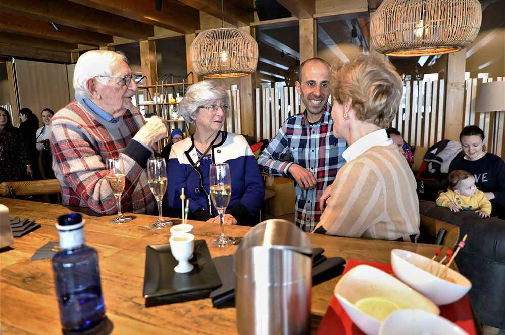 Persones a Àliga Restaurant