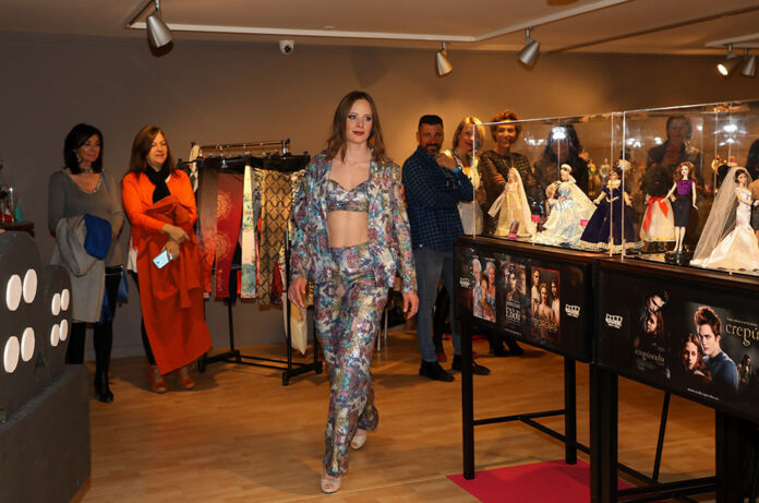 Desfilada cultural del Women Empowerment Event