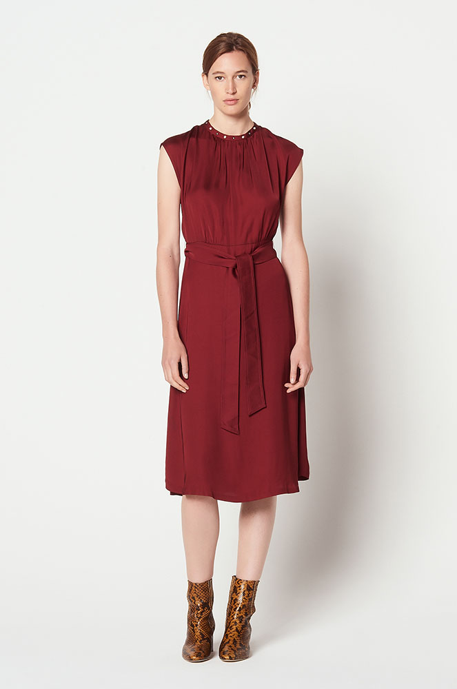 Look amb vestit sandro de color jester red