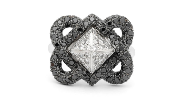 8 ANELL D’OR BLANC 18 Q, DE LA COL·LECCIÓ KNUT AMB PAVE DE DIAMANTS I DIAMANTS BLACK. PVP 6729€