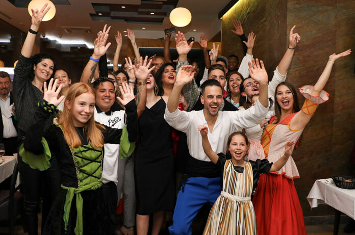 Tot l'equip de models i artistes de la presentació Moda y Arte 2019