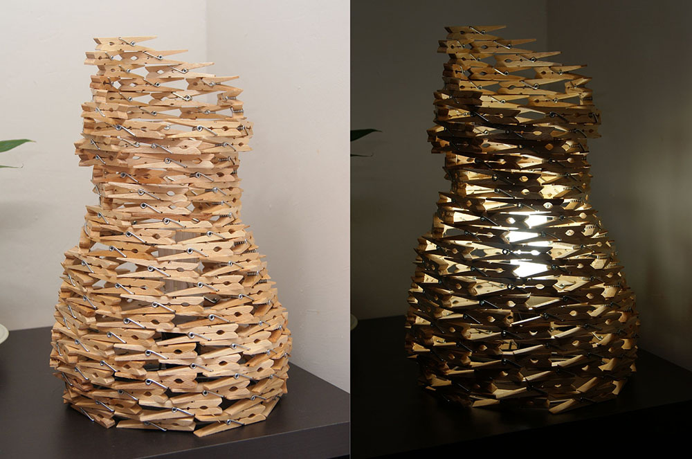reciclatge amb pinces de fusta