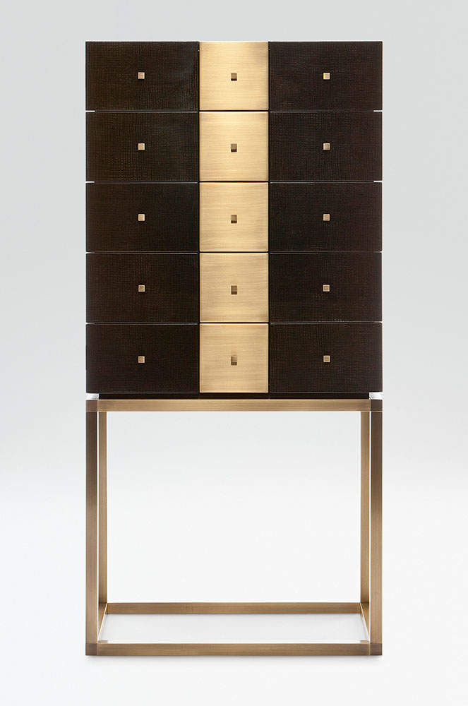 Consola amb franja dorada d'Edició Limitada d' ARMANI CASA