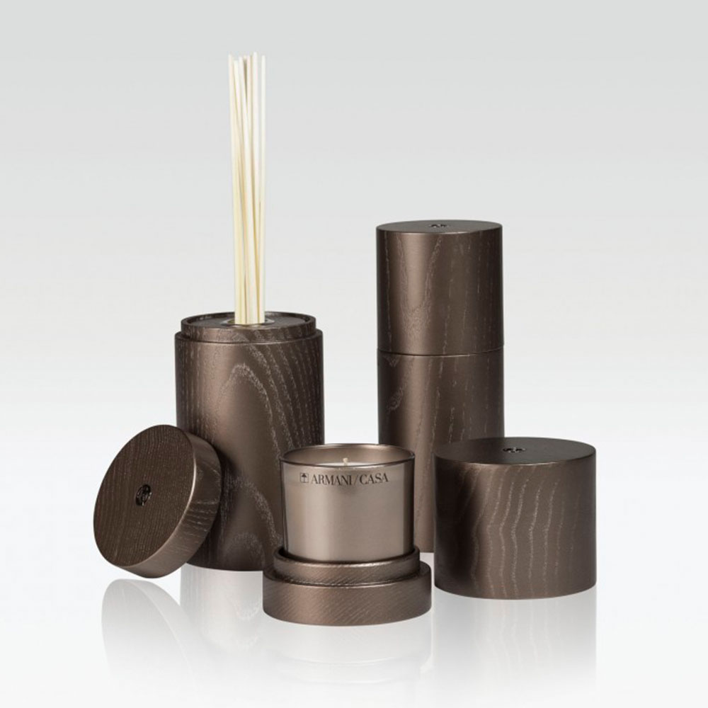 Espelmes i ambientadors d' Emporio Armani per la casa Matte & Luster