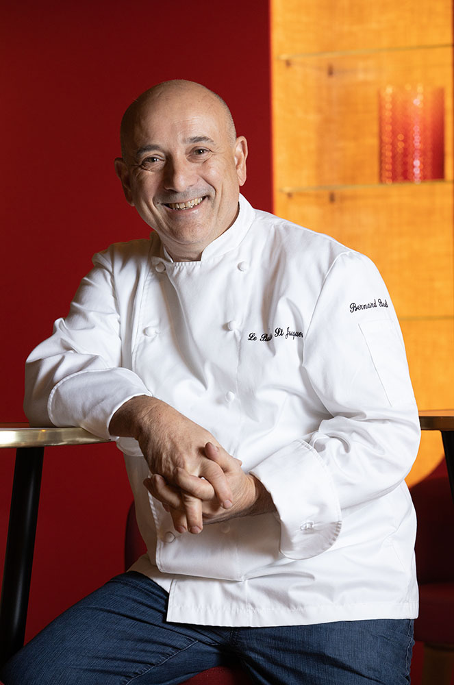 Xef Bernard Bach de The Embassy