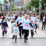 Família competint a la Cursa Popular Illa Carlemany 2019