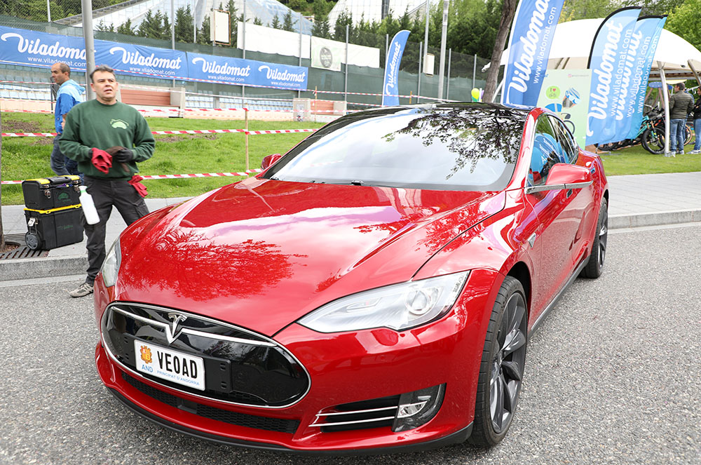 Vehicle Tesla a la Fira de Mobilitat Elèctrica 2019