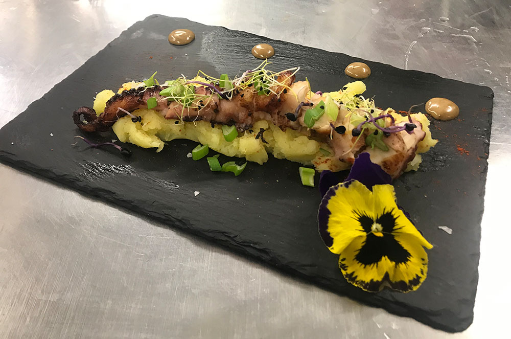 Plat de Gustus Restaurant