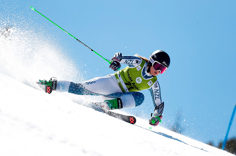 Esquiadora a la Copa del món d'esquí 2019 a Grandvalira