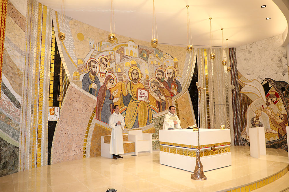 mosaic Pare Rupnik a la missa