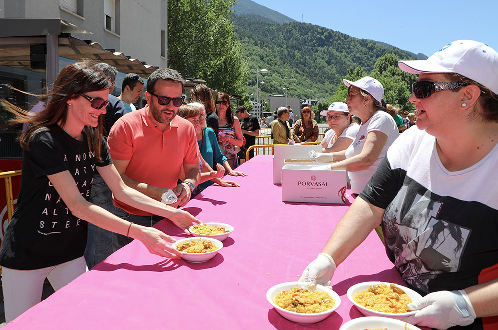 Plats d'arròs a la Festa de la Parròquia d'Escaldes-Engordany