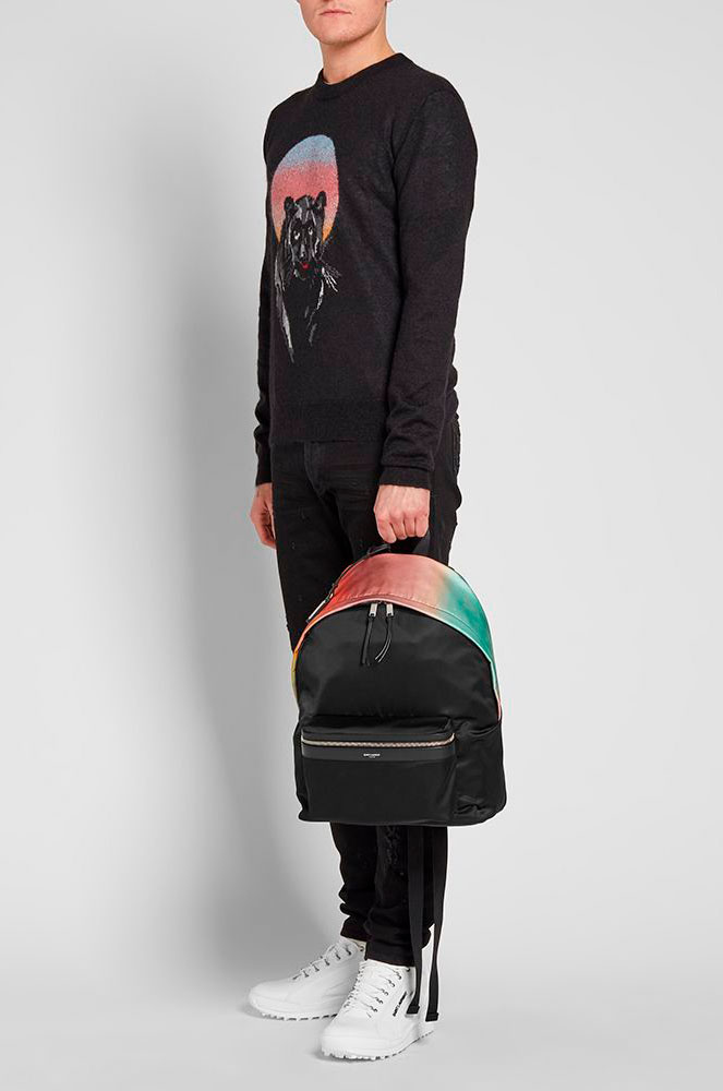 Look de tie dye Saint Laurent