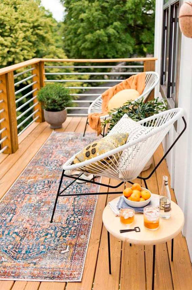 Terrassa amb cadires i coixins