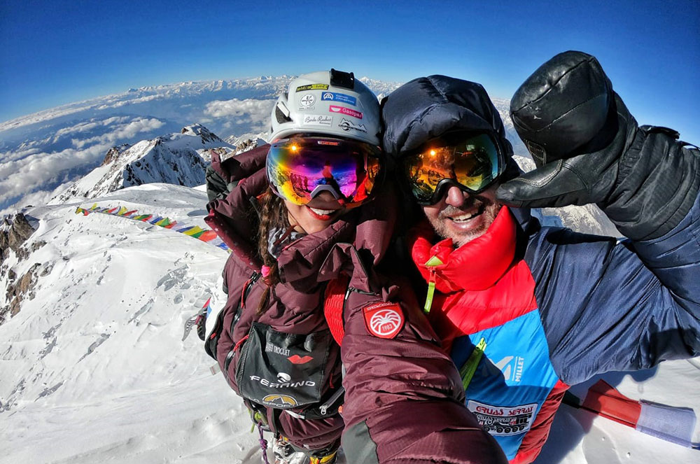 Estefania Troguet acompanyada d'un escalador