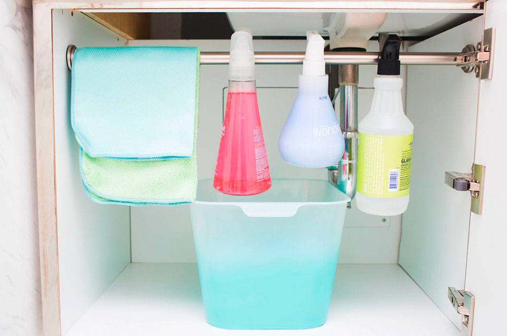 Trastos per organitzar sota l’aigüera