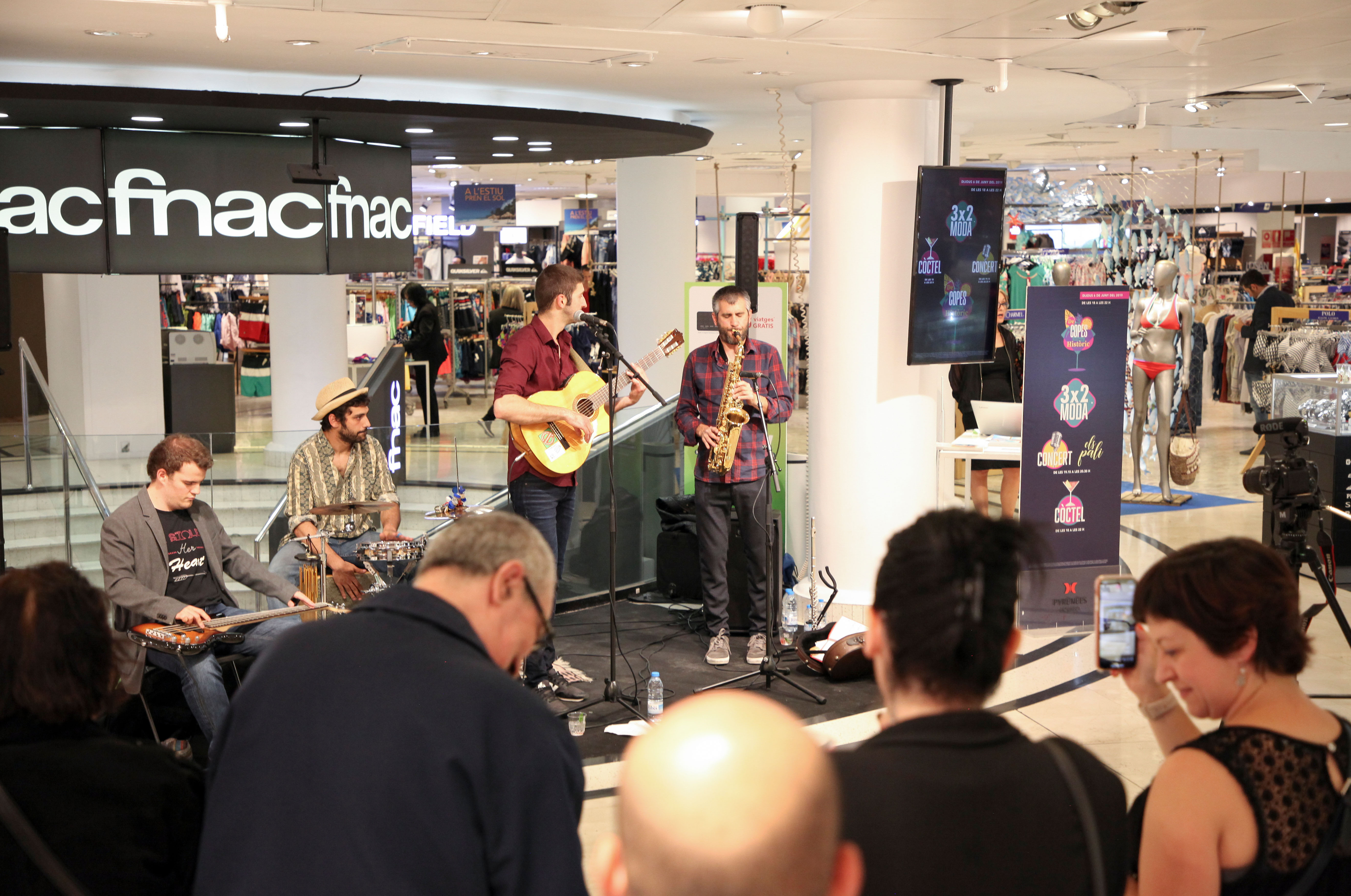 Els Pali actuant a la FNAC d'Andorra