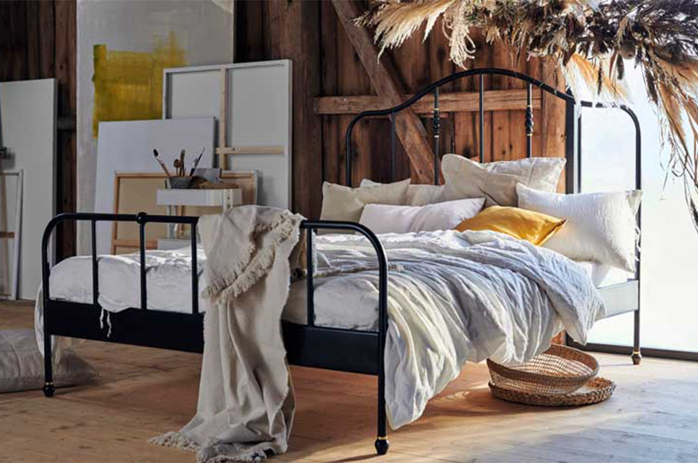 Llit amb complements