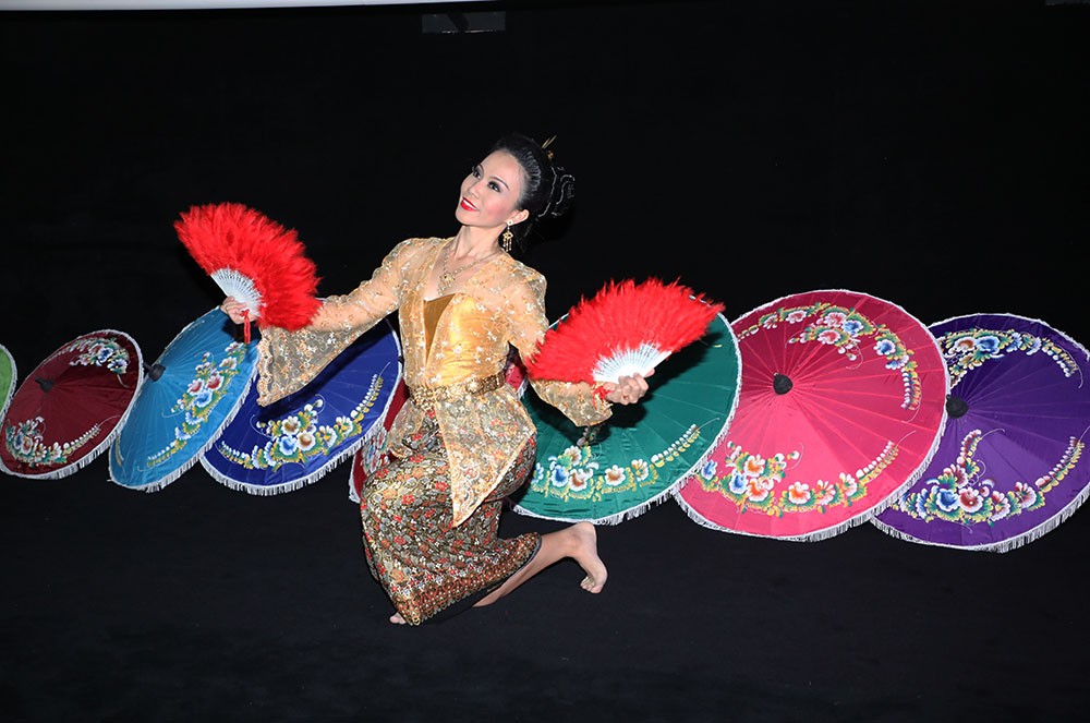 Ballarina tailandesa a Cinemes Illa Carlemany