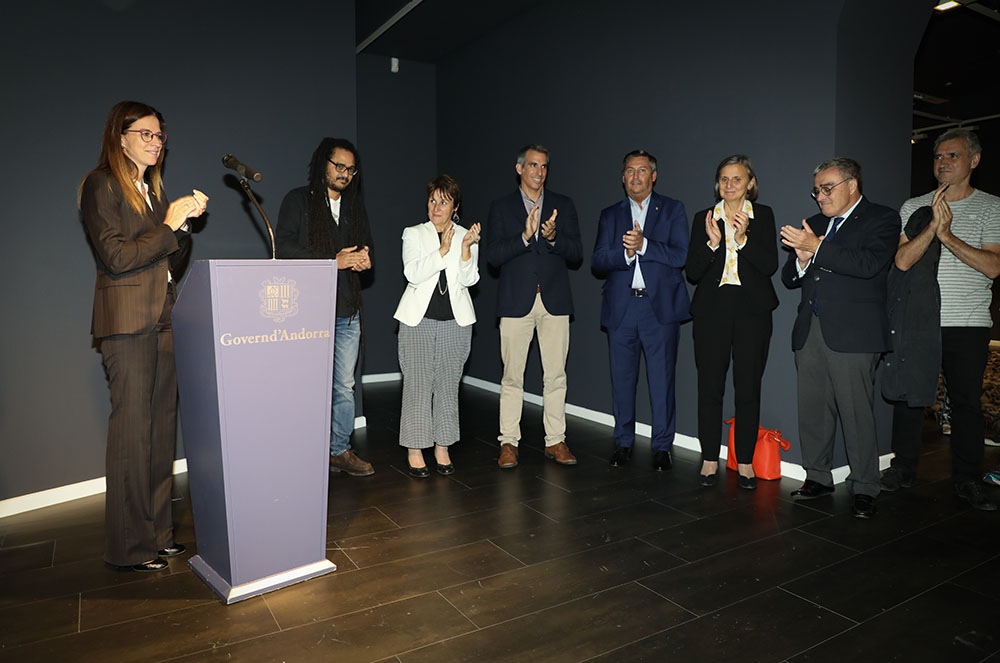 Sílvia Riva, Javier Balmaseda i Autoritats