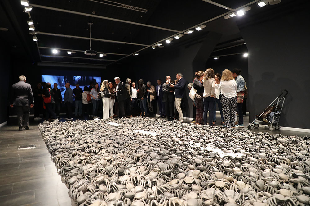 Sala Artalroc amb exposició de Javier Balmaseda