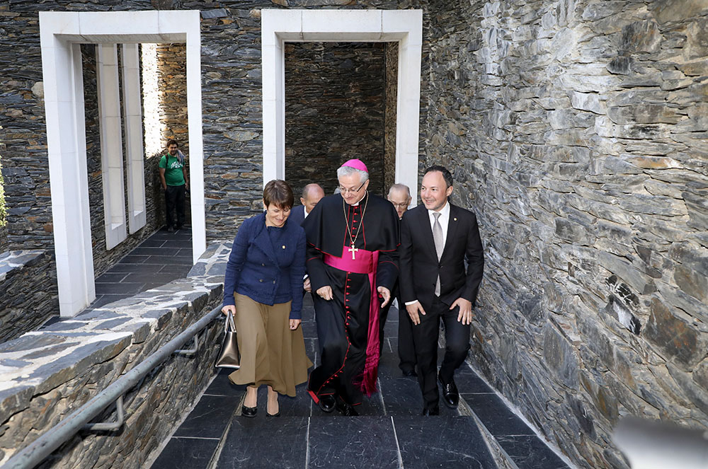 Arribada de les autoritats a la Diada de Meritxell