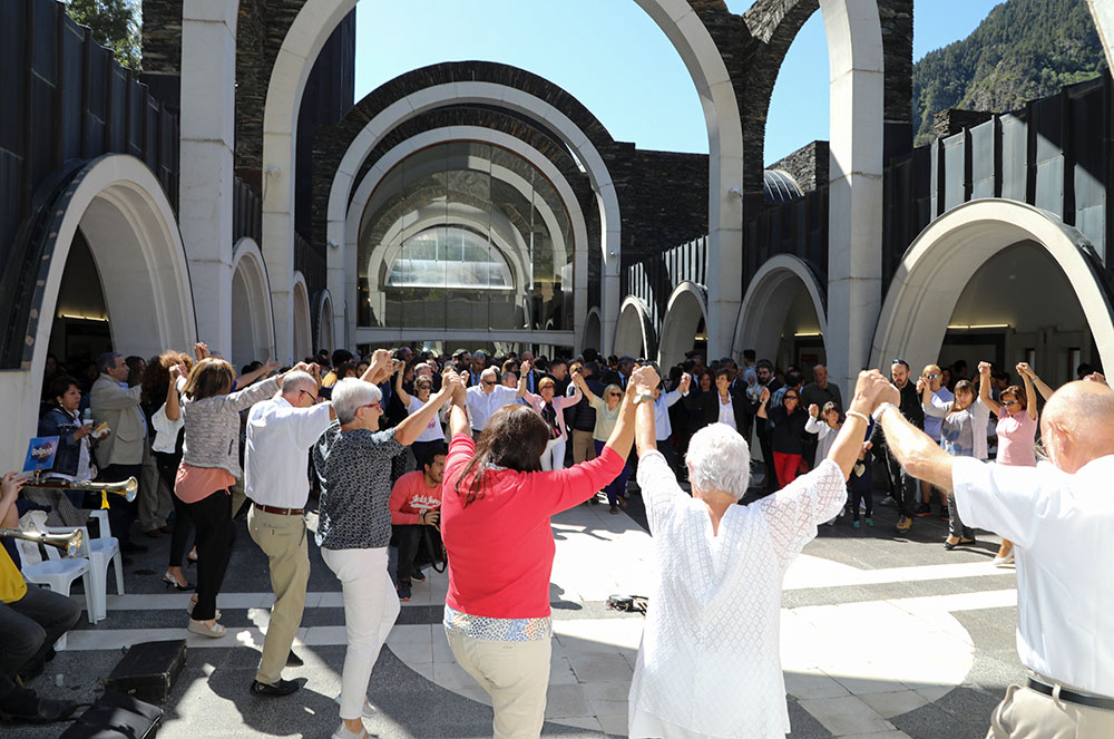 ballada de sardanes a la Diada de Meritxell