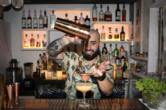 Claudio Esteves bartender del Mood