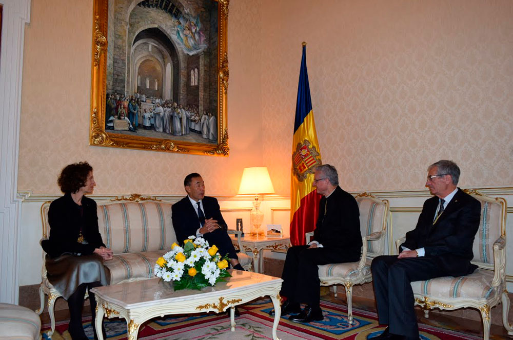 Ambaixador de Mongòlia al Palau Episcopal